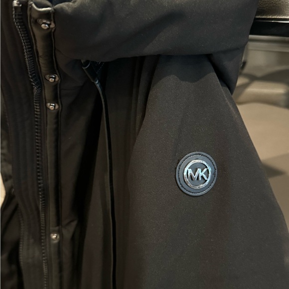Black Michael Kors, jacket size medium great conditions - Picture 6 of 10